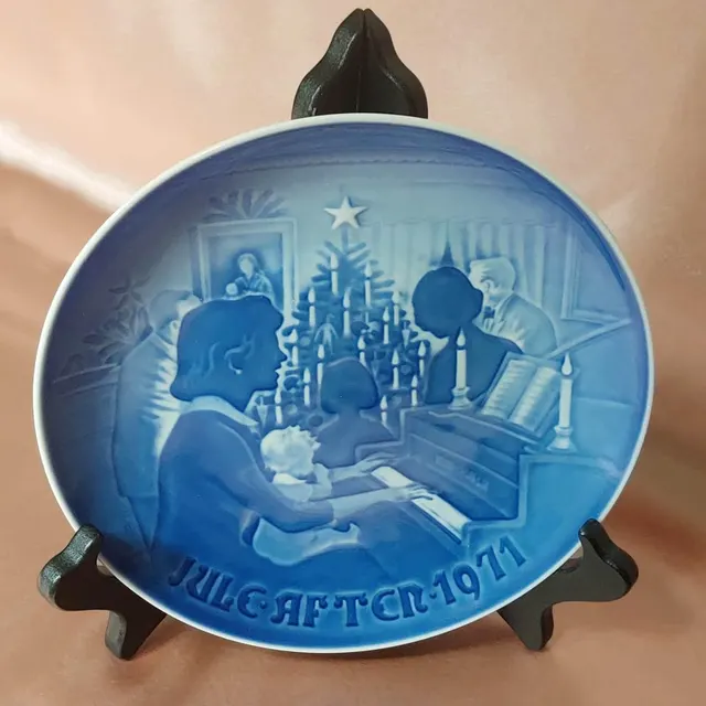 1971 Bing & Grøndahl Christmas Plate