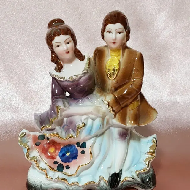 Vintage Porcelain Romantic Couple Figurine