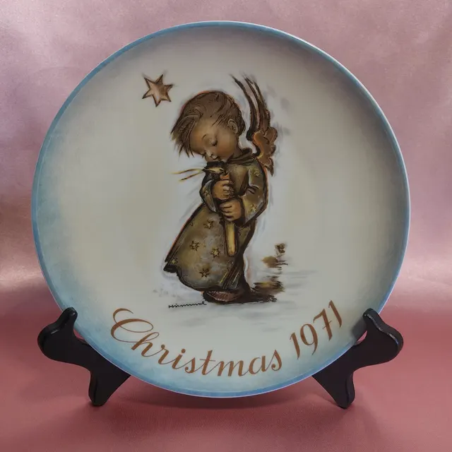 Vintage Christmas Plate / 1971 /– Berta Hummel First